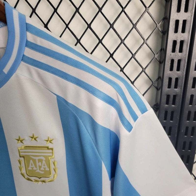 Argentina Lisandro Martínez 25 Home Soccer Jersey 2024/25