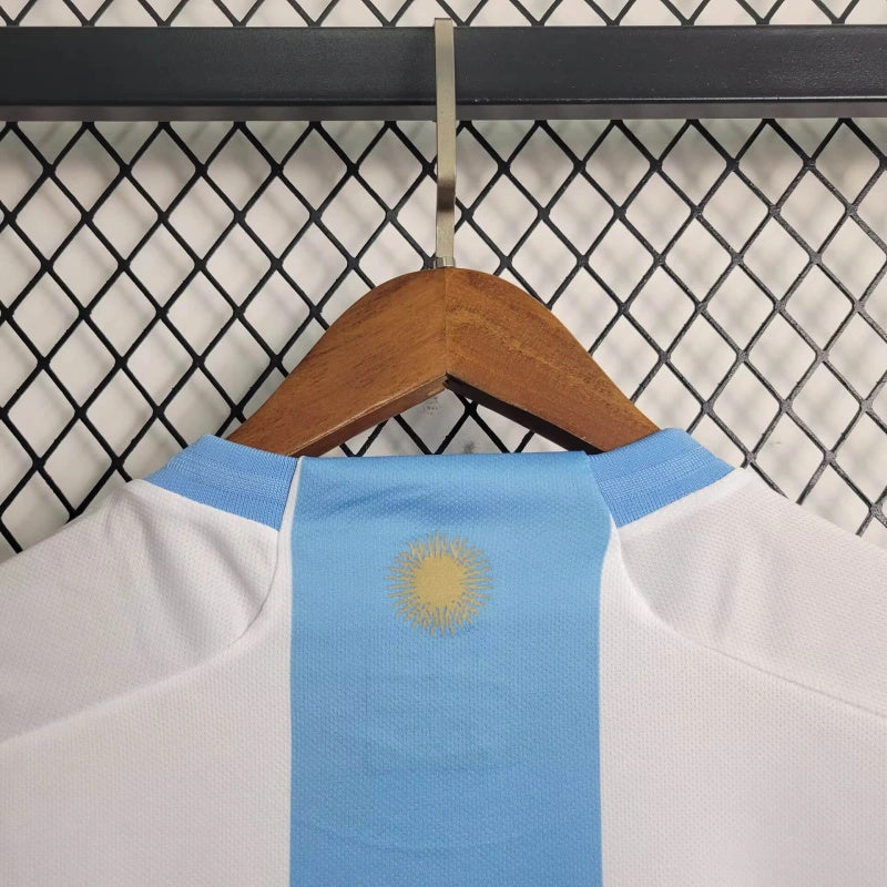 Argentina Lisandro Martínez 25 Home Soccer Jersey 2024/25