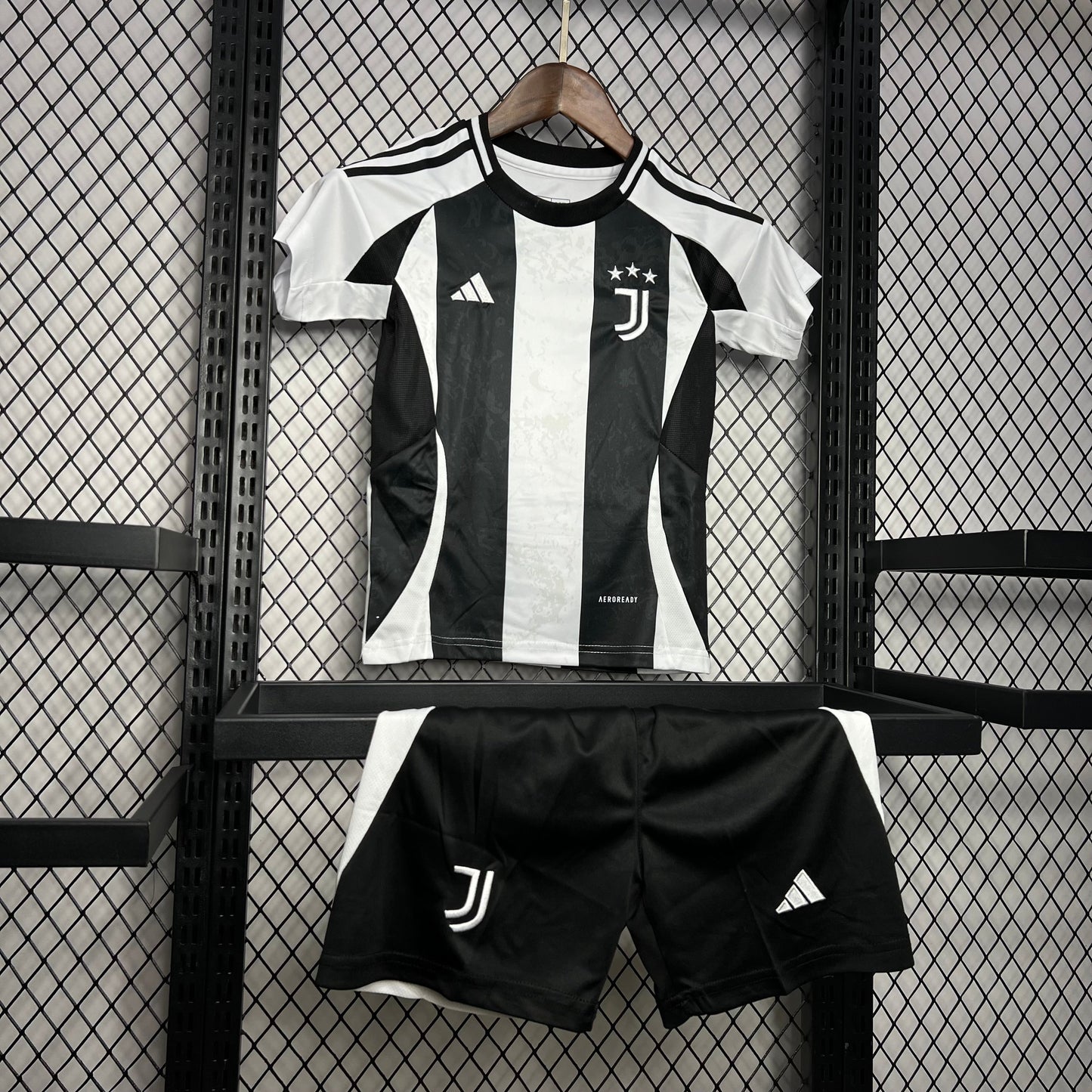 Juventus Kenan Yildiz 15 Kids Home Soccer Jersey 2024/25